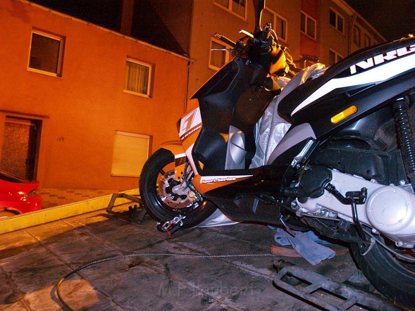 Hochwertige Roller in Garage sichergestellt Koeln Vingst Oranienstr P23.JPG